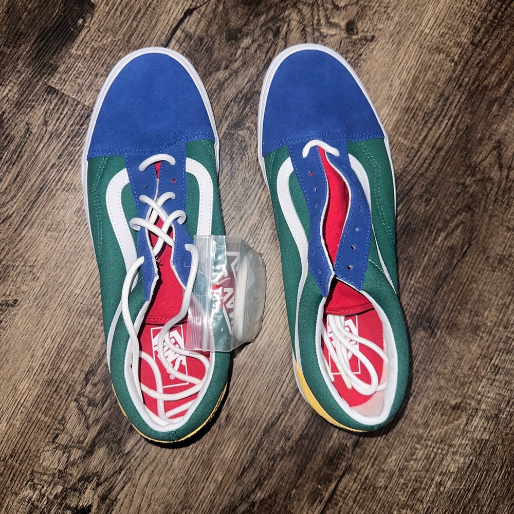Sneakers - Picture 4 of 5